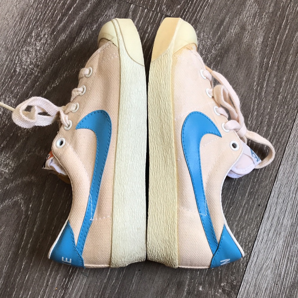 Nike - Picture 7 of 17